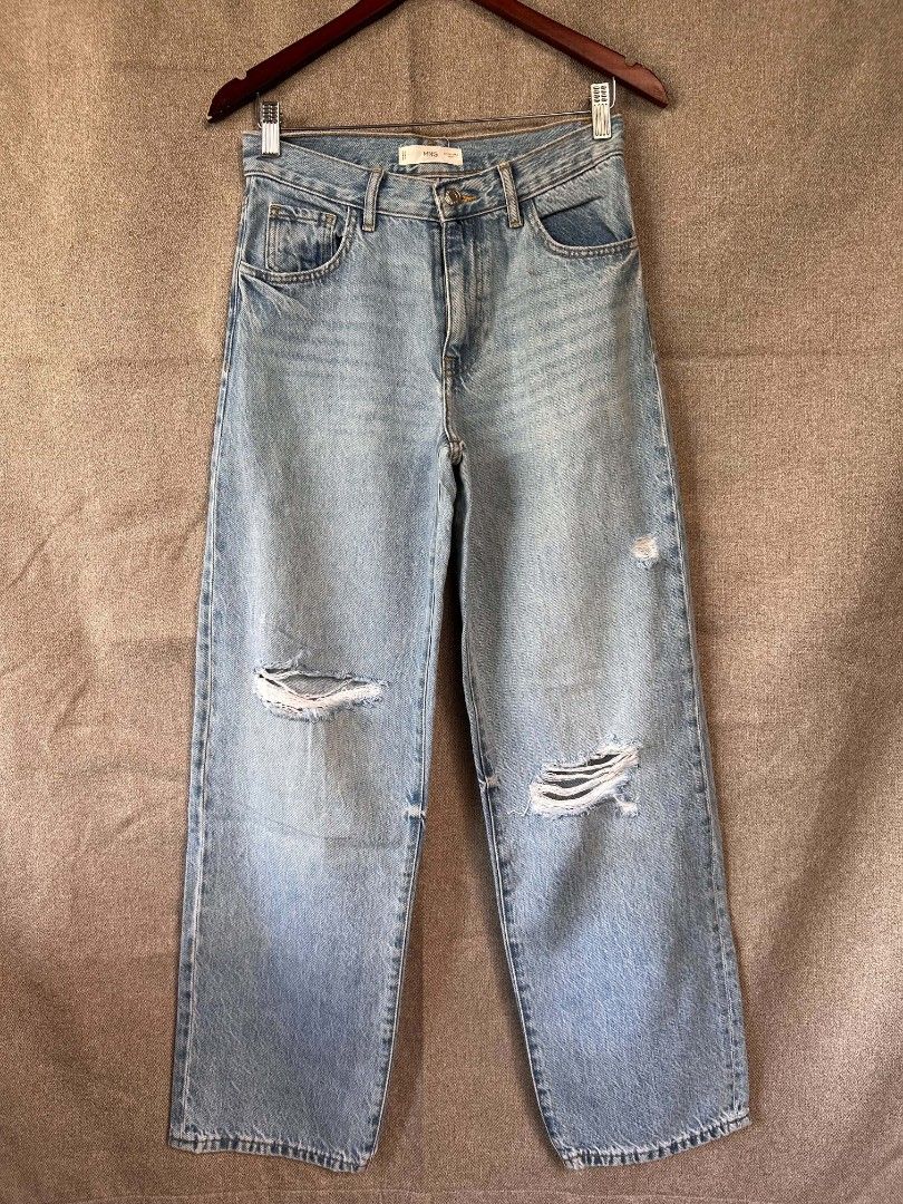 Mango tattered pants (Category: Jeans) located in Alicia. Submitted by glambercena (Listing ID 1469815924, Image 1). Description: size: W- 30" L- 40".
