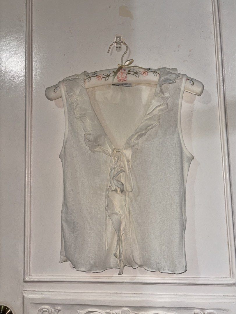 mango v neck ruffled top (Category: Sleeveless) located in Angeles City. Submitted by thriftchic_ (Listing ID 1469833135, Image 3). Description: ♡ no issue! ♡ gandaaaaa😍 Note: ♡ item is in good condition ♡ color may appear brighter or darker due to lighting ♡ please manage expectation as there may be minimal flaws unnoticed by the seller ♡ MOP: Gcash ♡ Payment first basis ♡ J&T🚚.