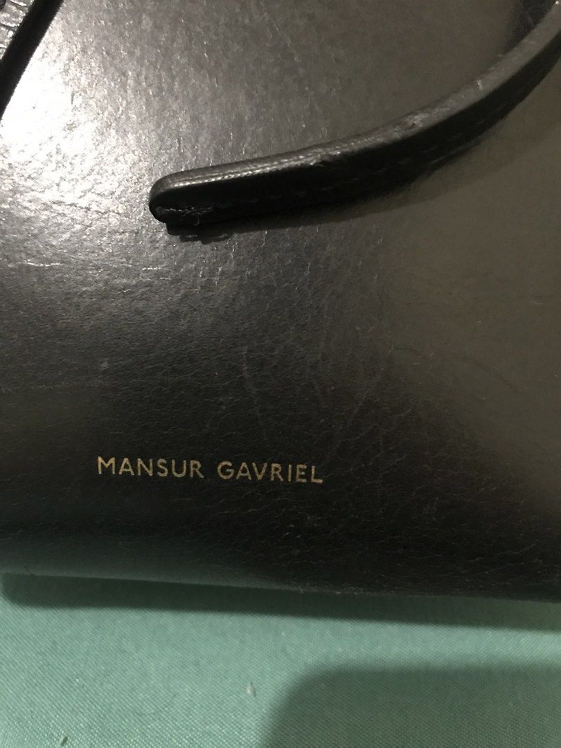 Mansur Gabriel (Category: Shoulder Bags) located in Balete No 2. Submitted by troyesybang (Listing ID 1469912165, Image 2). Description: Sling leather bucket small bag X sensi.