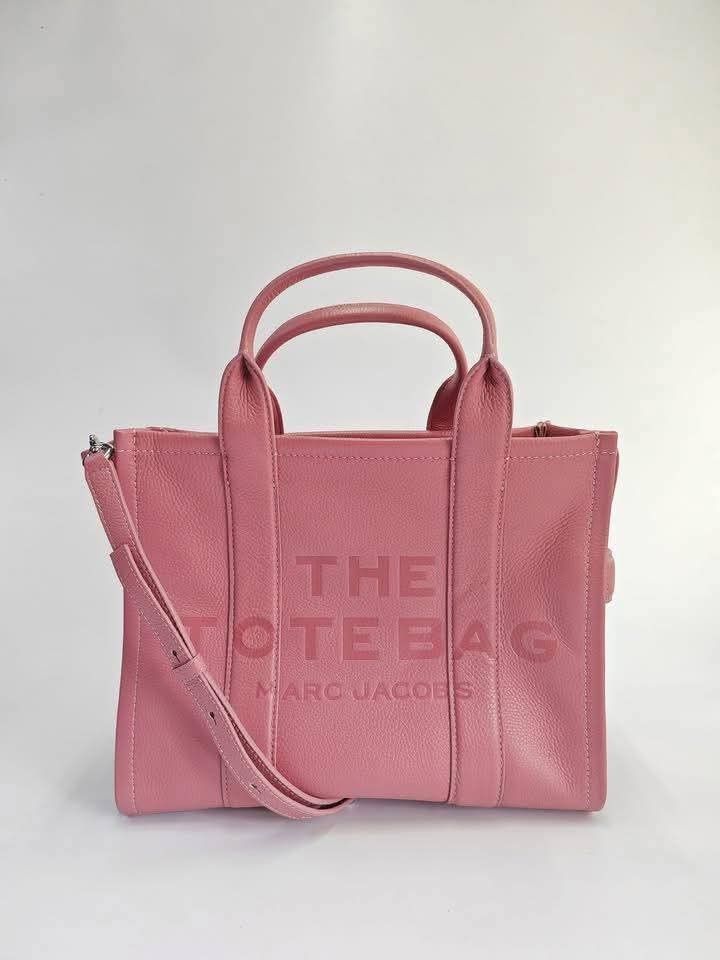 MAR JACOBS the tote bag medium (Category: Tote Bags) located in Quezon City. Submitted by brittneytan (Listing ID 1469803419, Image 2). Description: .
