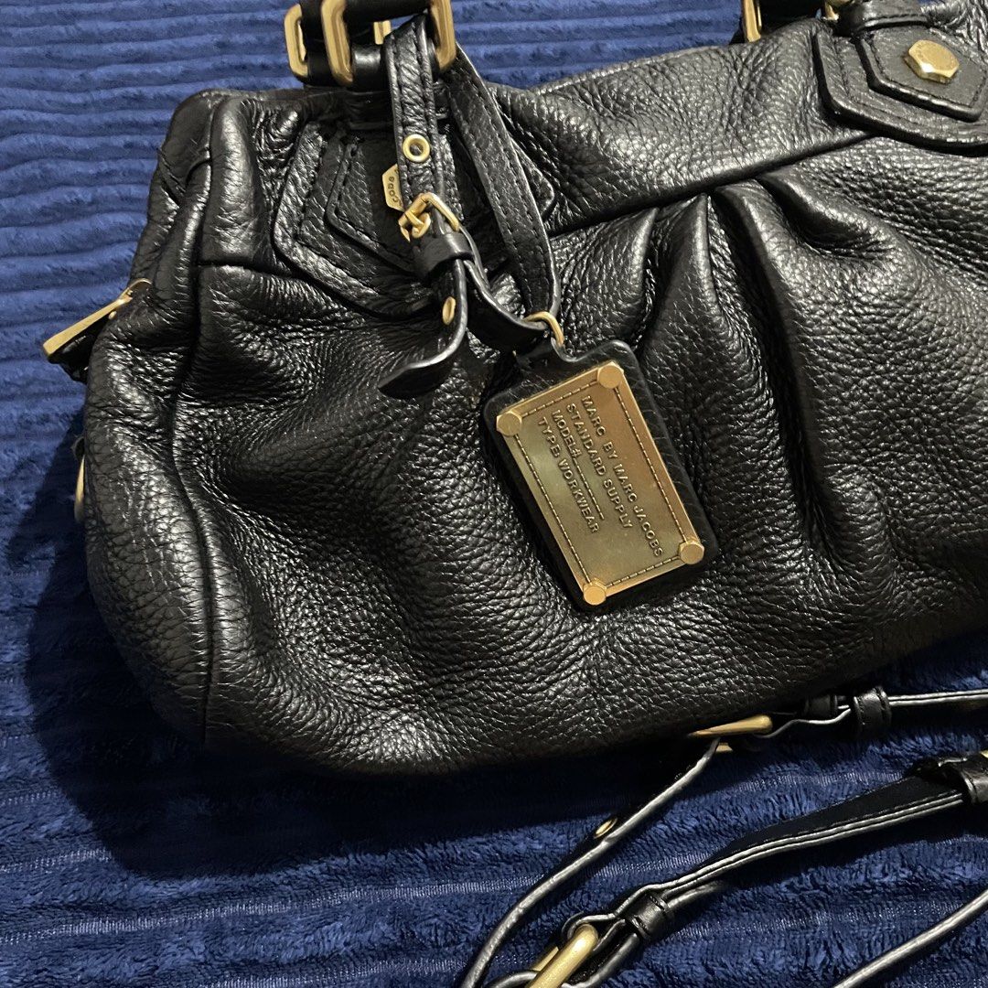 Marc Jacobs Classic Q Baby Groovee (Category: Luxury Bags & Wallets) located in Manila. Submitted by dgoodndbag (Listing ID 1469922778, Image 3). Description: 🔖 ₱7,800 + SF • Lightly Used • Mint Condition • Guaranteed Authentic • Slightly Nego • NO REFUND/NO RETURN/NO EXCHANGE Note: Please manage your expectations as this is a preloved and vintage piece. *Actual color may vary due to lighting* PM for inquiries! 📩 Follow us on: IG: @thegoodandth