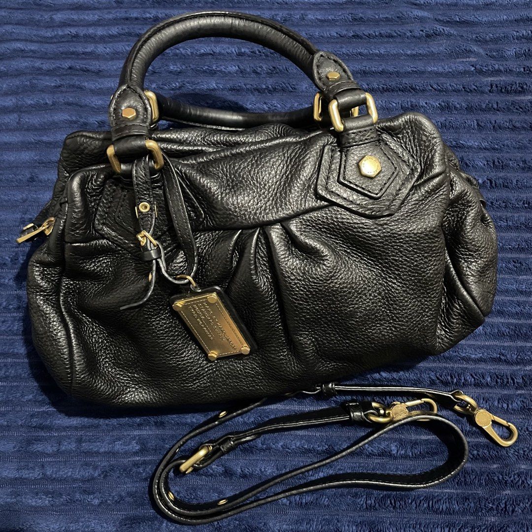 Marc Jacobs Classic Q Baby Groovee (Category: Luxury Bags & Wallets) located in Manila. Submitted by dgoodndbag (Listing ID 1469922778, Image 1). Description: 🔖 ₱7,800 + SF • Lightly Used • Mint Condition • Guaranteed Authentic • Slightly Nego • NO REFUND/NO RETURN/NO EXCHANGE Note: Please manage your expectations as this is a preloved and vintage piece. *Actual color may vary due to lighting* PM for inquiries! 📩 Follow us on: IG: @thegoodandth
