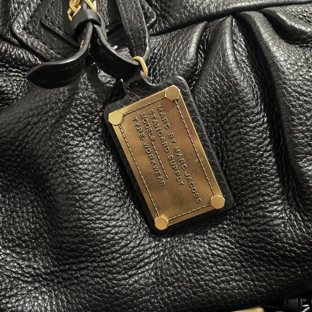 Marc Jacobs Classic Q Baby Groovee (Category: Luxury Bags & Wallets) located in Manila. Submitted by dgoodndbag (Listing ID 1469922778, Image 2). Description: 🔖 ₱7,800 + SF • Lightly Used • Mint Condition • Guaranteed Authentic • Slightly Nego • NO REFUND/NO RETURN/NO EXCHANGE Note: Please manage your expectations as this is a preloved and vintage piece. *Actual color may vary due to lighting* PM for inquiries! 📩 Follow us on: IG: @thegoodandth