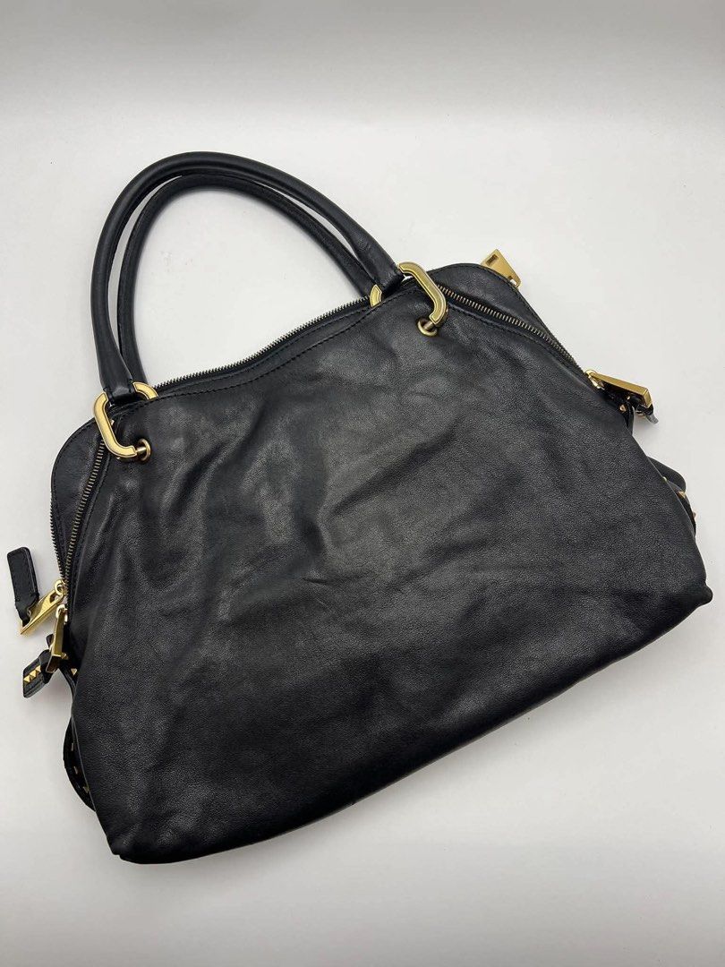 Marc Jacobs Italy (Category: Tote Bags) located in Cagayan de Oro. Submitted by borse_de_amore (Listing ID 1469875788, Image 2). Description: Marc Jacobs Italy High end line ni Marc Jacobs po genuine calf leather super nice quality. Not the cheap outlet types. Large size 🏷️2,790.