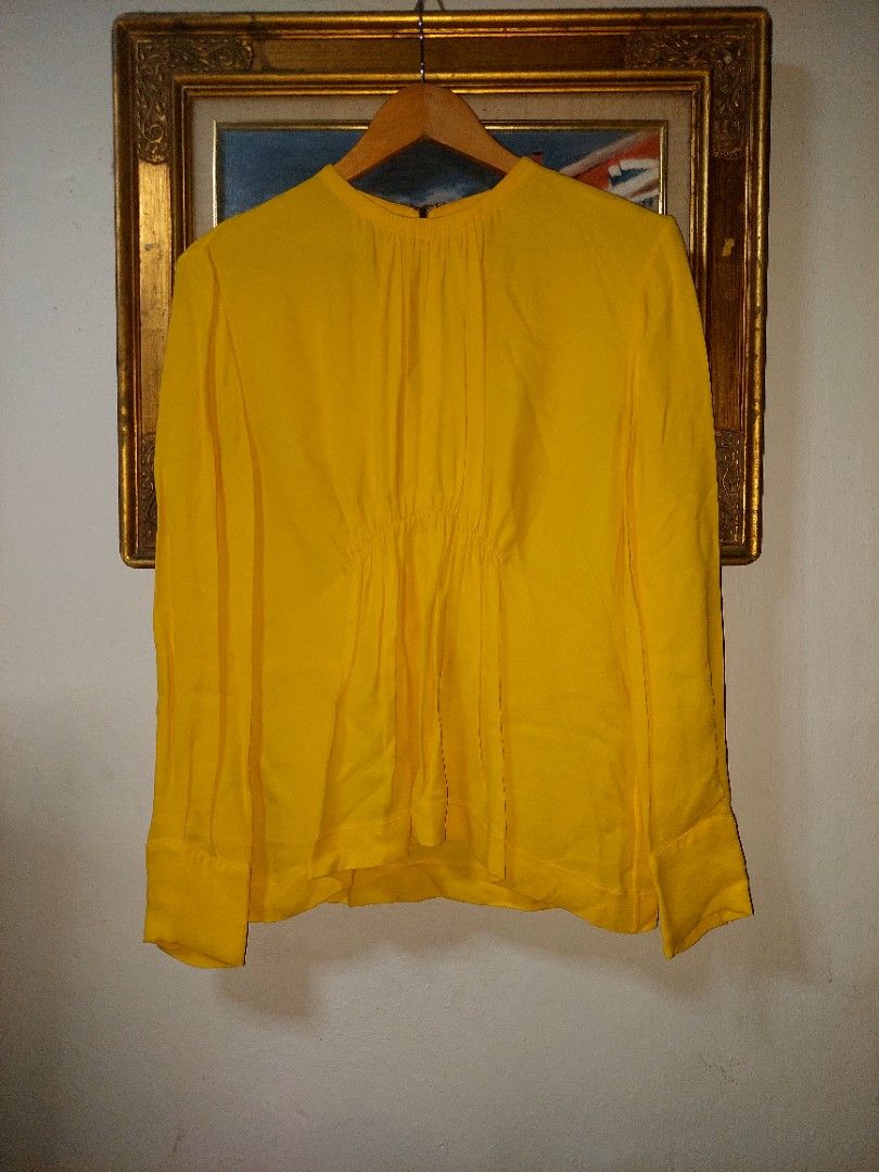 Marni blouse (Category: Coats, Jackets and Outerwear) located in Santa Rosa. Submitted by roycerocus (Listing ID 1469906224, Image 1). Description: size 40 on tag no issue.