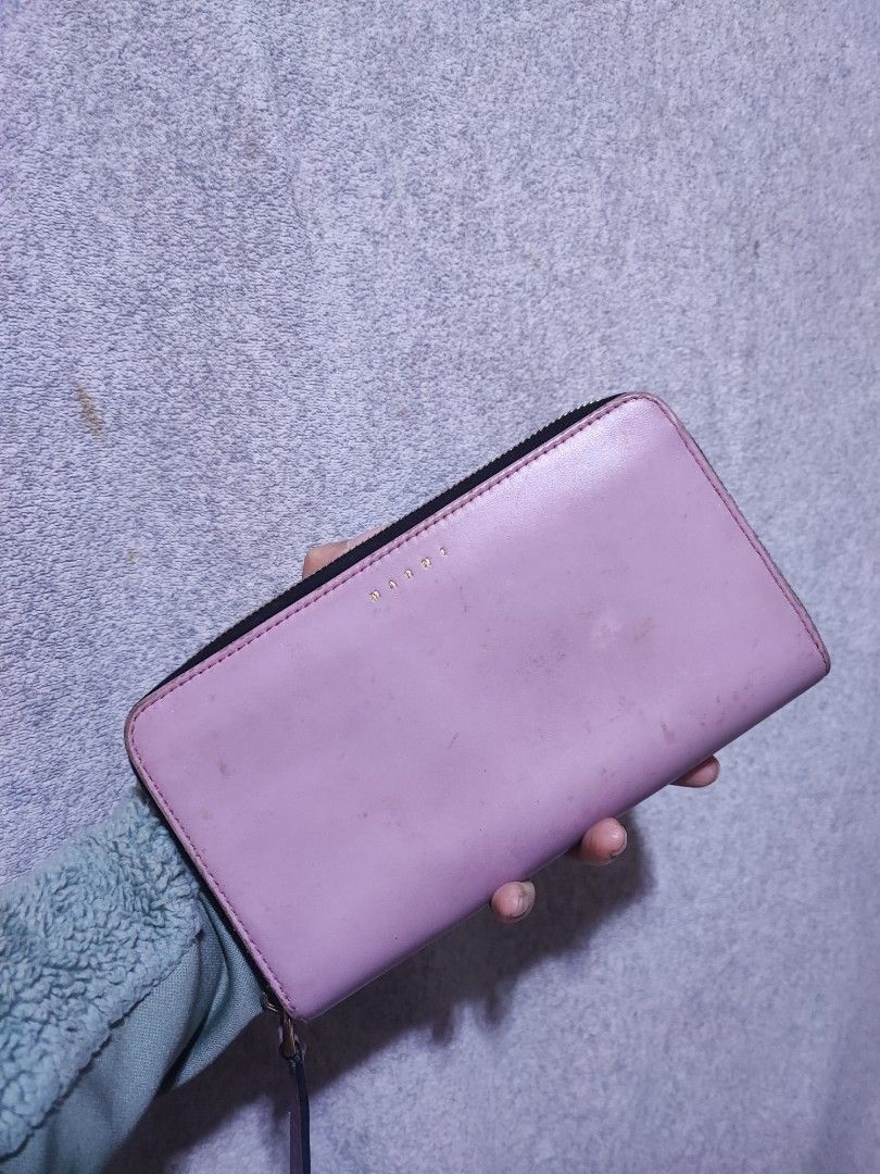 Marni Pink Zip Around Leather Wallet (Category: Luxury Bags & Wallets) located in Baguio. Submitted by ozara.06 (Listing ID 1469830409, Image 1). Description: Marni Long zip wallet Light pink in actual Kayo na magpaganda No damage 10k plus pa yarn in international market 1k.