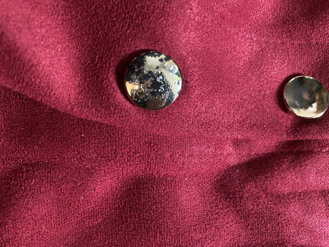 Maroon skirt (Category: Skirts) located in Manila. Submitted by nagets1001 (Listing ID 1469861620, Image 3). Description: 25-27 Have scratch in one button Freebie crop embroidered .