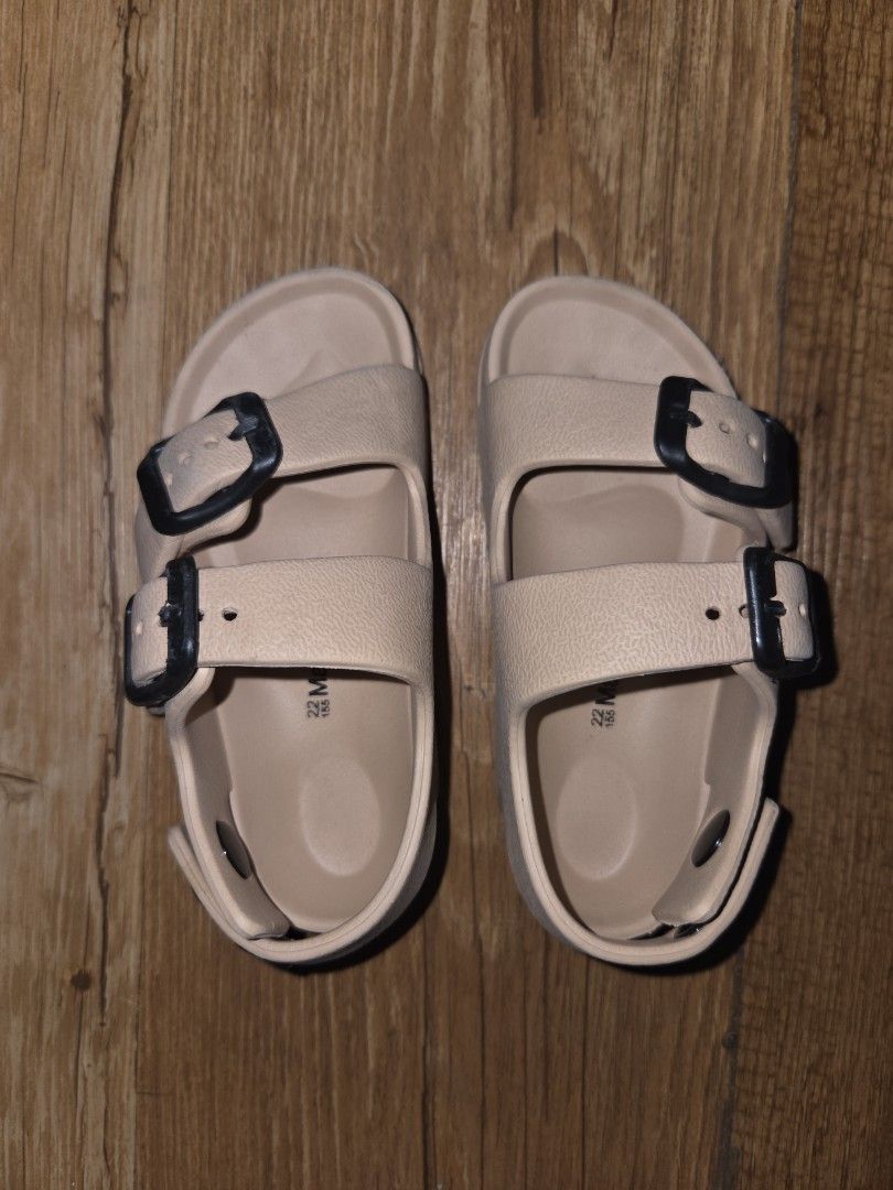 Mars Walk Kids Sandals Size 22 (Category: Babies & Kids Fashion) located in Quezon City. Submitted by klarebear15 (Listing ID 1469935751, Image 1). Description: - Size: 22 (Ideal for toddlers).