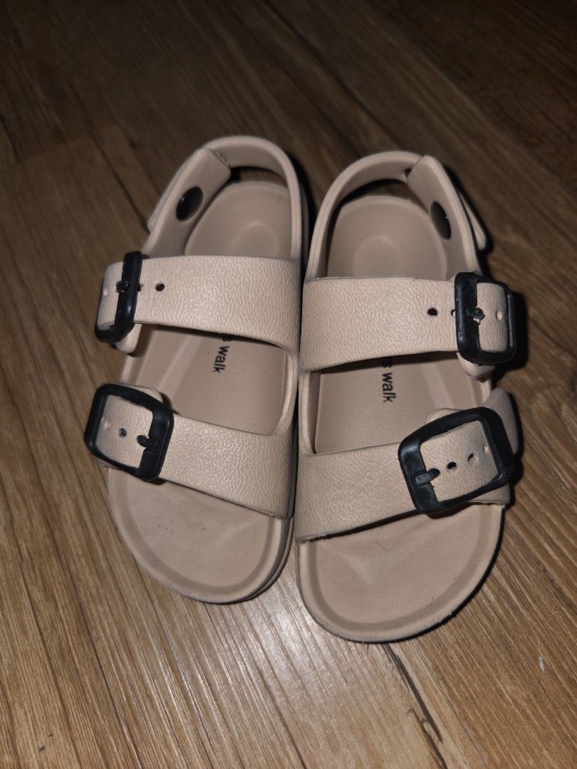 Mars Walk Kids Sandals Size 22 (Category: Babies & Kids Fashion) located in Quezon City. Submitted by klarebear15 (Listing ID 1469935751, Image 2). Description: - Size: 22 (Ideal for toddlers).