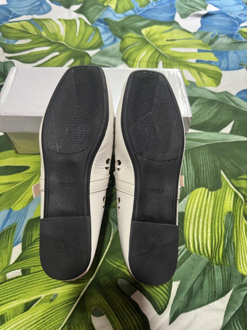 Maryjane flat shoes (Category: Flats & Sandals) located in Bacoor. Submitted by teneleven_apparel (Listing ID 1469797297, Image 3). Description: Brandnew Size 10 Rfs: not fit to me .