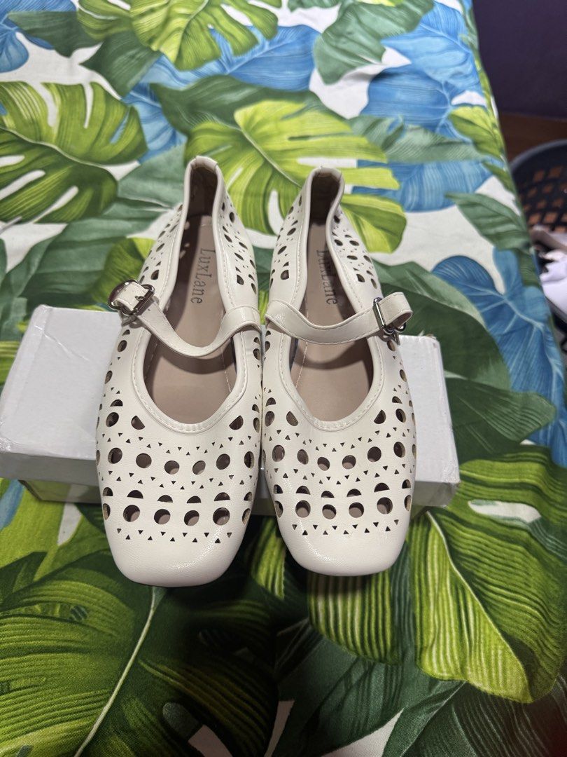 Maryjane flat shoes (Category: Flats & Sandals) located in Bacoor. Submitted by teneleven_apparel (Listing ID 1469797297, Image 2). Description: Brandnew Size 10 Rfs: not fit to me .