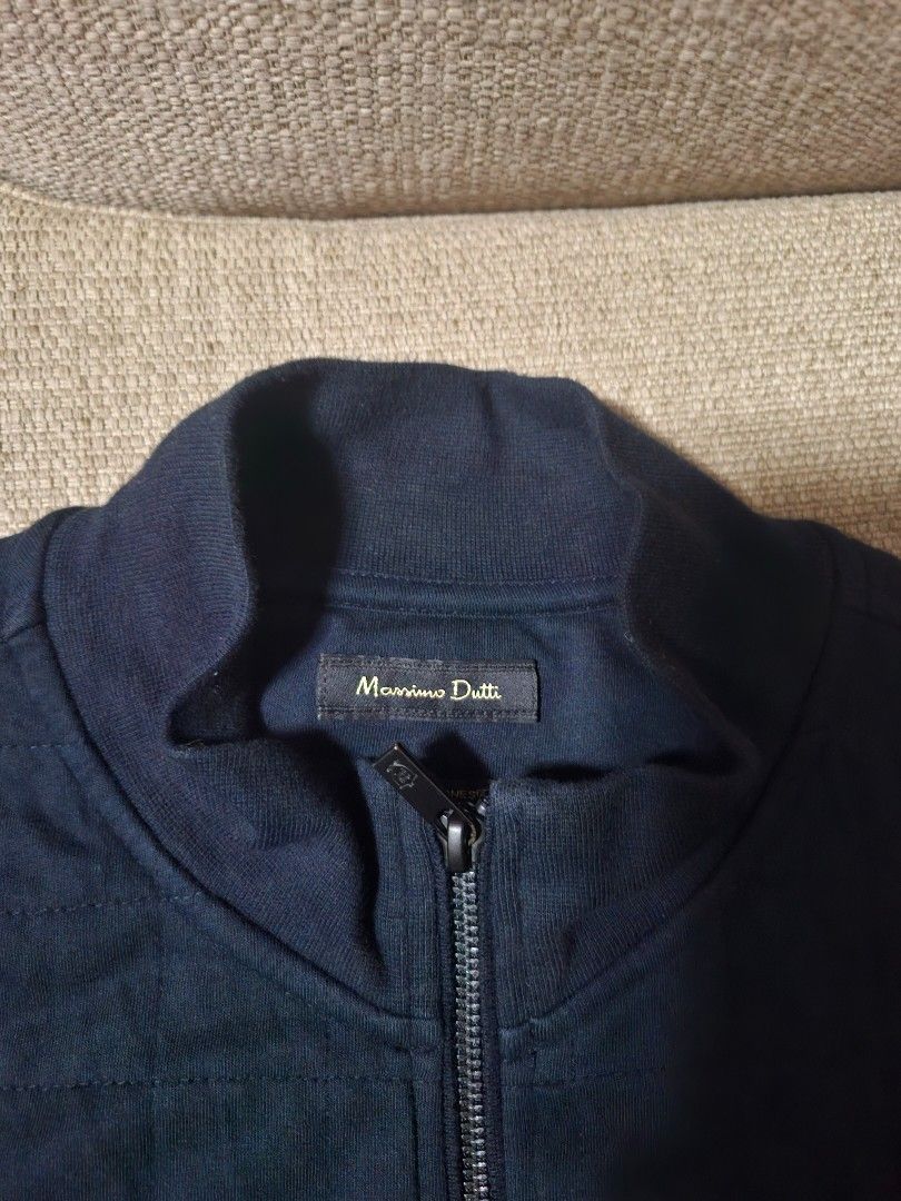 Massimo Dutti Quilted Full Zip Jacket Black Size XL (Category: Coats, Jackets and Outerwear) located in Quezon City. Submitted by phillip31 (Listing ID 1469786612, Image 2). Description: - Brand: Massimo Dutti (Grupo Massimo Dutti) - Color: Classic Black - Size: USA XL / MEX XG - Design: Quilted pattern on body and sleeves - Features: Full zip front, functional front pockets - Details: Ribbed collar, cuffs, and hem for a snug fit - Condition: Exc