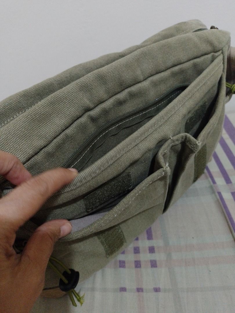 Matin Canvas Messenger Bag/ camera bag Olive Green (Category: Sling Bags) located in Imus. Submitted by bestfinds_yeth0724 (Listing ID 1469888931, Image 3). Description: - Brand: MATIN Canvas Messenger Bag/camera bag It is a camera bag pero removable ang pad can work as regular messenger bag as well 11 L x 4 x 8 H inches No issue MOP gcash Location Imus.