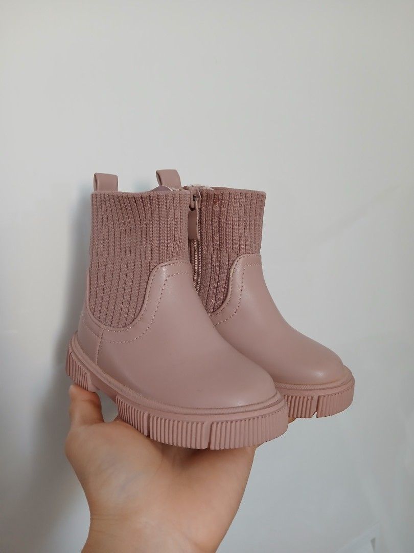 Meet my Feet (Category: Babies & Kids Fashion) located in Palo. Submitted by shifrahaurora (Listing ID 1469943648, Image 1). Description: - Color: Pink -EU 20 (11.4 to 12.1 cm) - Style: Toddler boots with chunky grooved soles - Closure: Side zipper with back pull tab for easy on and off - Details: Cozy knit collar and smooth synthetic upper - Condition: Clean soles and well-maintained.