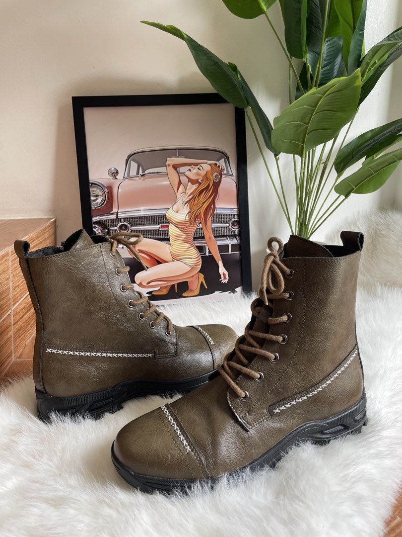 Men’s Retro High-Top Riding Boots (Category: Boots) located in Bulacan. Submitted by johnivanqu27099 (Listing ID 1469805990, Image 3). Description: Men’s Retro High-Top Riding Boots Color: Khaki Size: EU 43 • US 9.5 Condition: New Price: ₱1799 — negotiable for sure buyer. Vintage-inspired design with a rugged finish. Perfect for casual outfits, streetwear, and everyday styling. • Ready to ship • First come, first served • PM for inquiries and ord