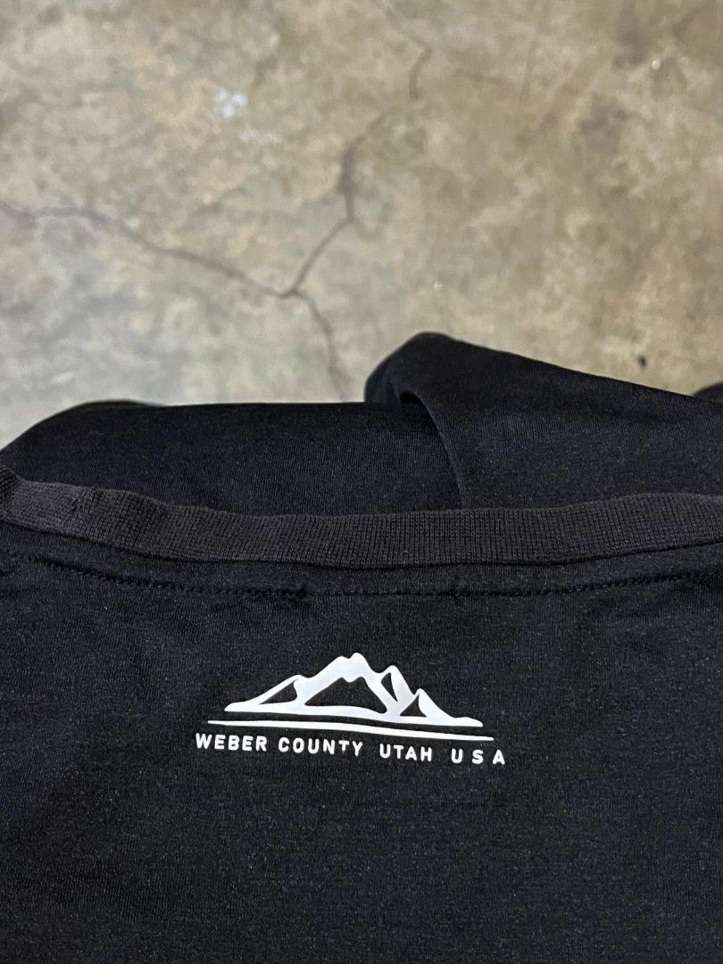 MERRELL RUBBER POCKET SHIRT (Category: Tshirts & Polo Shirts ) located in Davao. Submitted by blazing.rachel02 (Listing ID 1469887373, Image 2). Description: 21.5 x 26.5 (fits large) Black na black pa Issue: slightly bacon nexk Can do VC with actual item.
