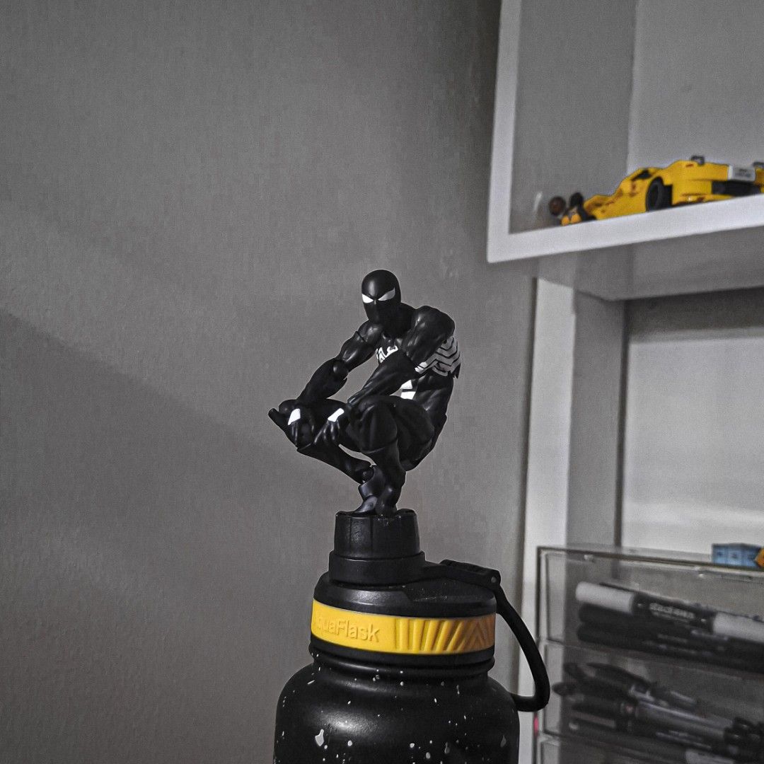 Mess Toys Black Suit Spiderman (Category: Figurines & Statues) located in Santa Rosa. Submitted by chillero_ (Listing ID 1469778558, Image 2). Description: like new no issues complete accessories jnt / lalamove.