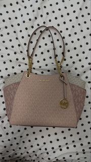 (Category: ) located in . Submitted by preloved_beauty_finds (Listing ID 1469933442, Image 1). Description: .