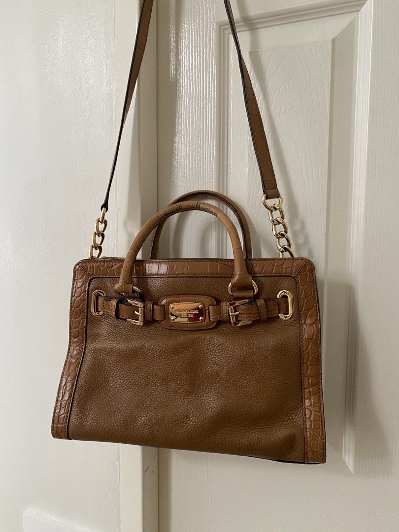 Michael Kors Bag (Category: Shoulder Bags) located in Las Pinas. Submitted by sherylandmargaux (Listing ID 1469833499, Image 3). Description: .
