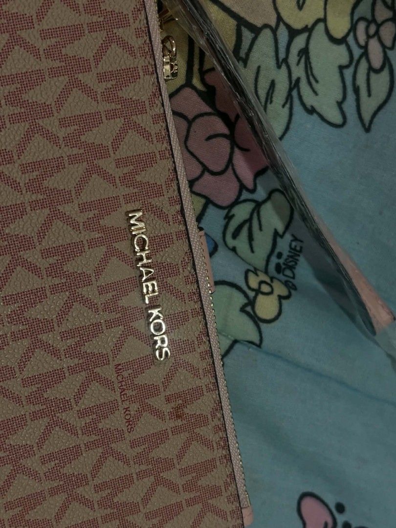 Michael Kors double zipp wrist wallet (Category: Wallets & Card holders) located in Cavite. Submitted by swiftfish_2c26c0 (Listing ID 1469805380, Image 2). Description: .
