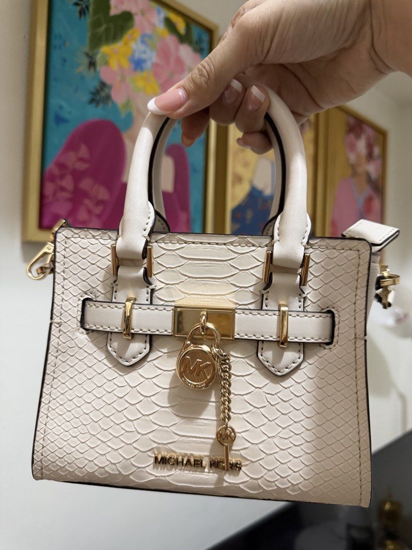 Michael kors hamilton mini bag (Category: Luxury Bags & Wallets) located in Quezon City. Submitted by chavezg (Listing ID 1469857696, Image 1). Description: ✨ Michael Kors Hamilton Mini Bag for Sale ✨ Authentic Michael Kors Hamilton Mini Bag 👜 🤎 Very good condition well maintained ✨ Classic and elegant design 💫 Perfect size for everyday use, dates, or travel 👜 Stylish, compact, and easy to carry 📌 Selling because it’s no longer being used 📍