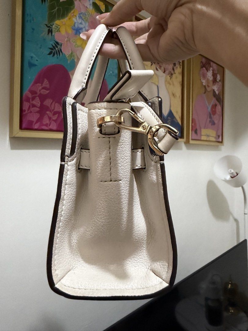 Michael kors hamilton mini bag (Category: Luxury Bags & Wallets) located in Quezon City. Submitted by chavezg (Listing ID 1469857696, Image 3). Description: ✨ Michael Kors Hamilton Mini Bag for Sale ✨ Authentic Michael Kors Hamilton Mini Bag 👜 🤎 Very good condition well maintained ✨ Classic and elegant design 💫 Perfect size for everyday use, dates, or travel 👜 Stylish, compact, and easy to carry 📌 Selling because it’s no longer being used 📍
