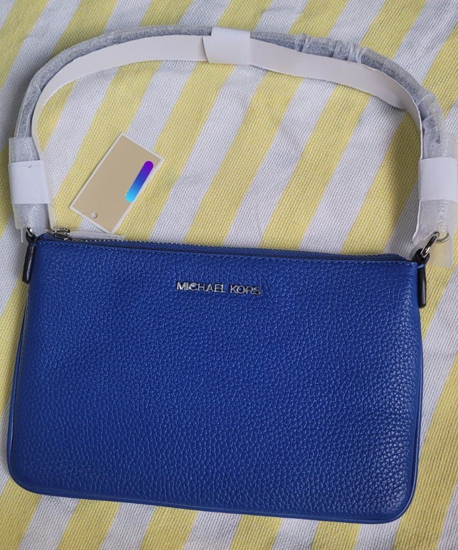 MICHAEL KORS JET SET SMALL PEBBLED LEATHER BAG (Category: Shoulder Bags) located in Bocaue. Submitted by thewardrobehub (Listing ID 1469941089, Image 2). Description: 100% authentic!!! Kili bag convertible to wristlet.