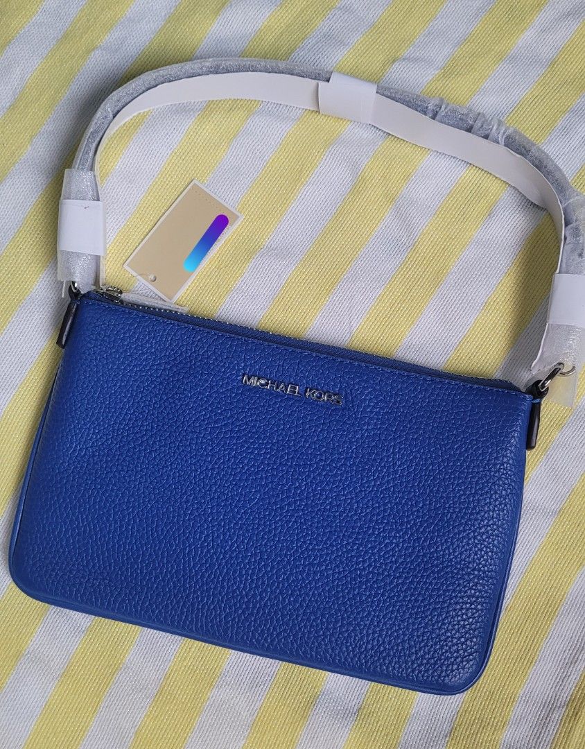 MICHAEL KORS JET SET SMALL PEBBLED LEATHER BAG (Category: Shoulder Bags) located in Bocaue. Submitted by thewardrobehub (Listing ID 1469941089, Image 1). Description: 100% authentic!!! Kili bag convertible to wristlet.