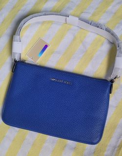 (Category: ) located in . Submitted by thewardrobehub (Listing ID 1469941089, Image 1). Description: .