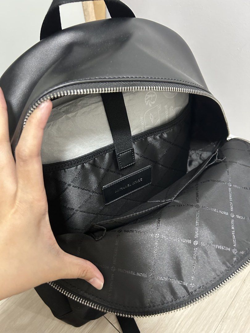Michael kors mens backpack (Category: Backpacks) located in Calamba. Submitted by biyanggg (Listing ID 1469773765, Image 2). Description: Plus sf.