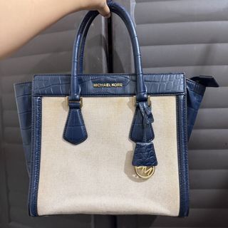 (Category: ) located in . Submitted by lovegclothingph (Listing ID 1469886736, Image 1). Description: .