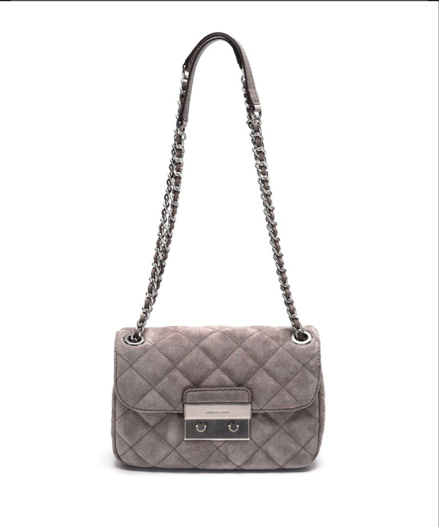 Michael Kors Quilted Bag Two way (Category: Cross-body Bags) located in Manila. Submitted by muggles_closet (Listing ID 1469895606, Image 1). Description: Signs of use Flaw: front chipped sude :ntamaan ng ling nails Slight Color transfer handle .