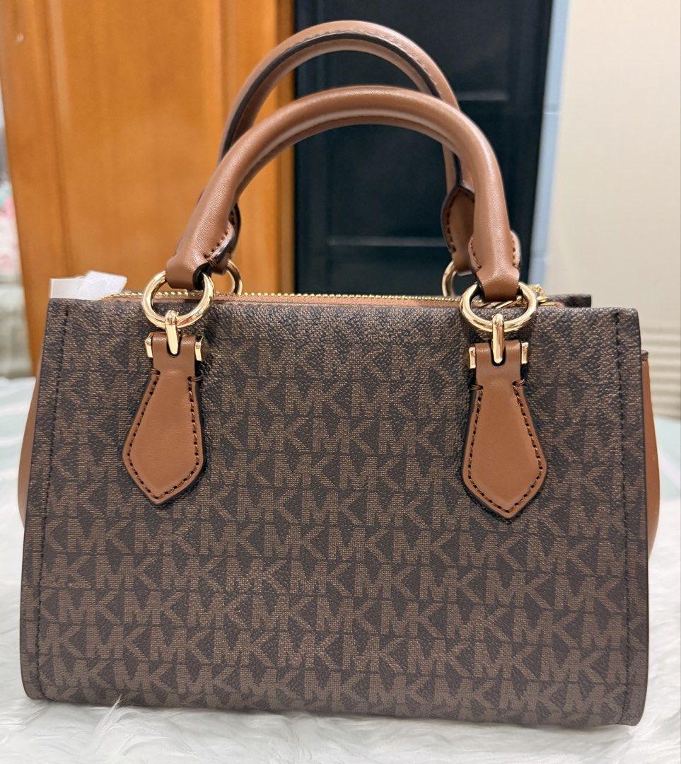 Michael Kors Small Marilyn Satchel Bag (Category: Cross-body Bags) located in Manila. Submitted by shobeybe08 (Listing ID 1469913724, Image 3). Description: MICHAEL KORS SMALL MARILYN SATCHEL BAG Brandnew 💯AUTHENTIC Bought in US 🇺🇸 Money back guarantee Onhand and ready to ship Open for layaway Lalamove ready/LBC/J&T Loc: MANILA DM for inquiries 🫶.