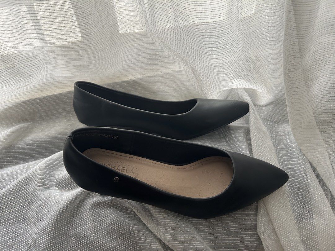 MICHAELA Black Pointed Toe Kitten Heels Size 40 (Category: Heels) located in Manila. Submitted by vanillamp3 (Listing ID 1469795384, Image 3). Description: 👠 CLOSET CLEAN UP SALE 👡 All items were only used once-twice 🛍️ Bought for a job interview, too big for me 👠 Size 40 MICHAELA 🛍️ Last price, willing to give discount if you buy multiple items 🛍️ Buyer will pay shipping fee 🛍️ MOD: Lalamove, Grab express 🛍️ MOP: Gcash, Maya, Bank Transf