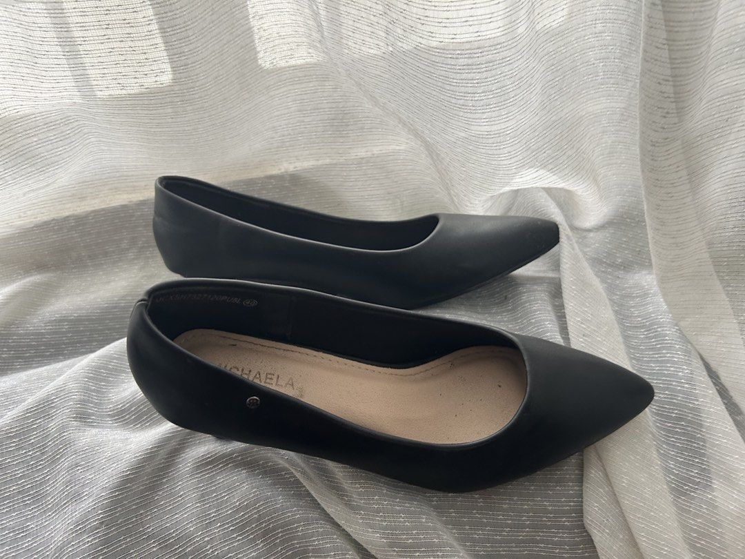MICHAELA Black Pointed Toe Kitten Heels Size 40 (Category: Heels) located in Manila. Submitted by vanillamp3 (Listing ID 1469795384, Image 2). Description: 👠 CLOSET CLEAN UP SALE 👡 All items were only used once-twice 🛍️ Bought for a job interview, too big for me 👠 Size 40 MICHAELA 🛍️ Last price, willing to give discount if you buy multiple items 🛍️ Buyer will pay shipping fee 🛍️ MOD: Lalamove, Grab express 🛍️ MOP: Gcash, Maya, Bank Transf