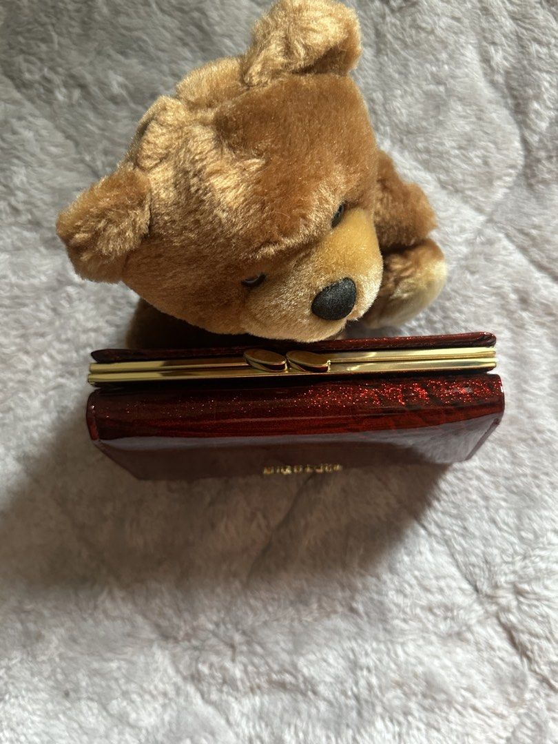 Michaela compact trifold wallet (Category: Wallets & Card holders) located in Cavite. Submitted by chicfinds.slay (Listing ID 1469827316, Image 2). Description: ✨never used nastock lang sa closet ✨box were thrown and wallet was store in unused stored bag ✨ rfs: impulsive buying ni mother ✨no flaws ✨compact w/card slots /waterproof shiny texture ✨magnet &kiss lock closure ✨can still pass as a gift .