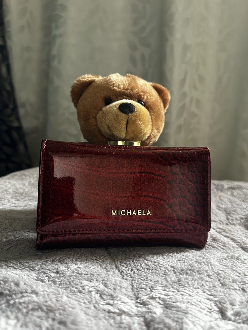 Michaela compact trifold wallet (Category: Wallets & Card holders) located in Cavite. Submitted by chicfinds.slay (Listing ID 1469827316, Image 1). Description: ✨never used nastock lang sa closet ✨box were thrown and wallet was store in unused stored bag ✨ rfs: impulsive buying ni mother ✨no flaws ✨compact w/card slots /waterproof shiny texture ✨magnet &kiss lock closure ✨can still pass as a gift .