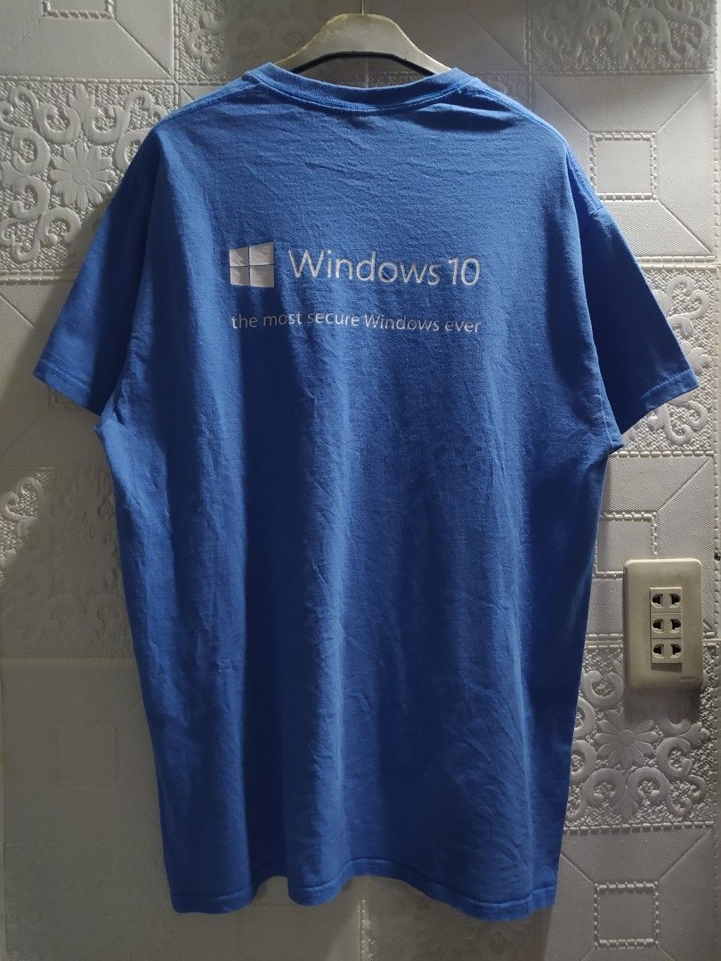 MICROSOFT WINDOWS 10 TECH TEE (Category: Tshirts & Polo Shirts ) located in Aliaga. Submitted by arfrafarf000 (Listing ID 1469922555, Image 1). Description: 500 + SF SIZE MEDIUM ON TAG ISSUE: MINIMAL HAIRLINES.