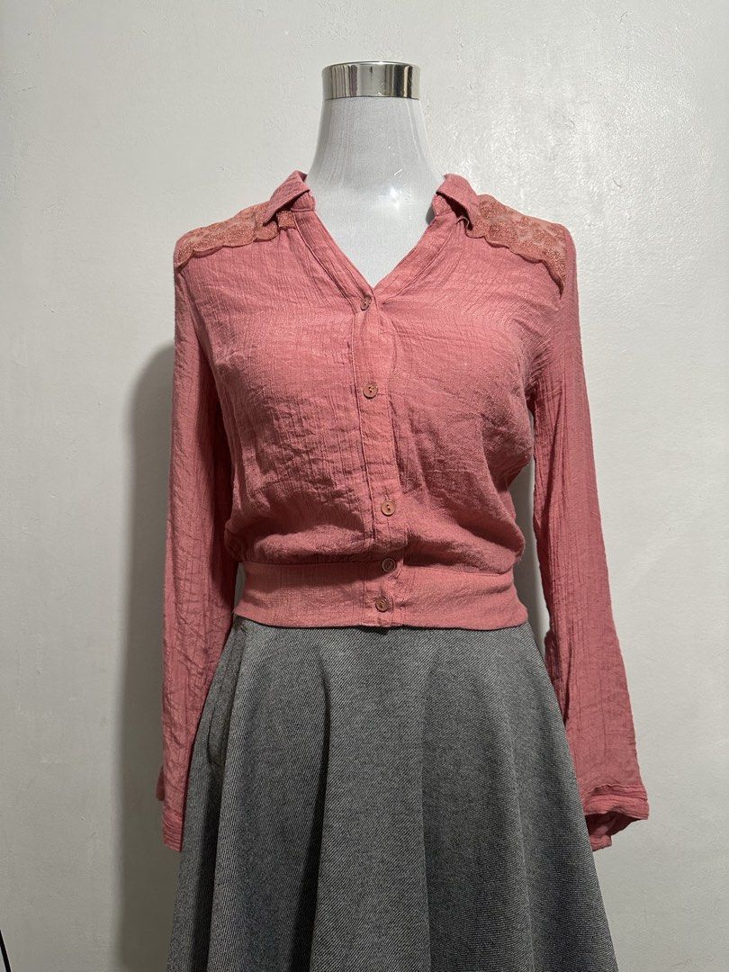 Mine Pink Blouse with Mesh Back (Category: Blouses) located in Quezon City. Submitted by yourchingu16 (Listing ID 1469904016, Image 2). Description: From US - Design: Button-up front, collar neck, roll-up sleeves - Special Feature: Sheer mesh back panel with embroidery - Fabric: Lightweight crinkled texture MANNEQUIN Body Frame/Measurement Shoulder - 16” Bustline - 34” Waistline - 27” Hip - 36” .