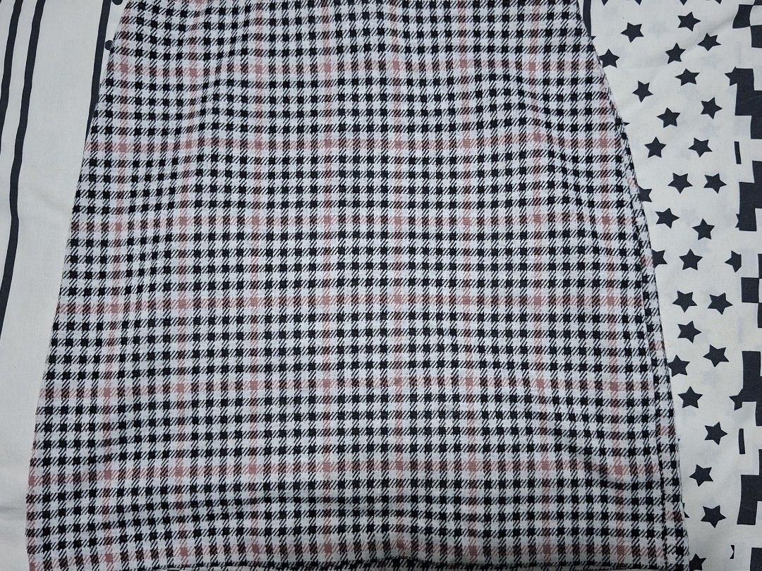 Mini skirt (Category: Skirts) located in Cainta. Submitted by xxo.prelovedclothess (Listing ID 1469827407, Image 2). Description: ●Selling it I dont wear it + decluttering.