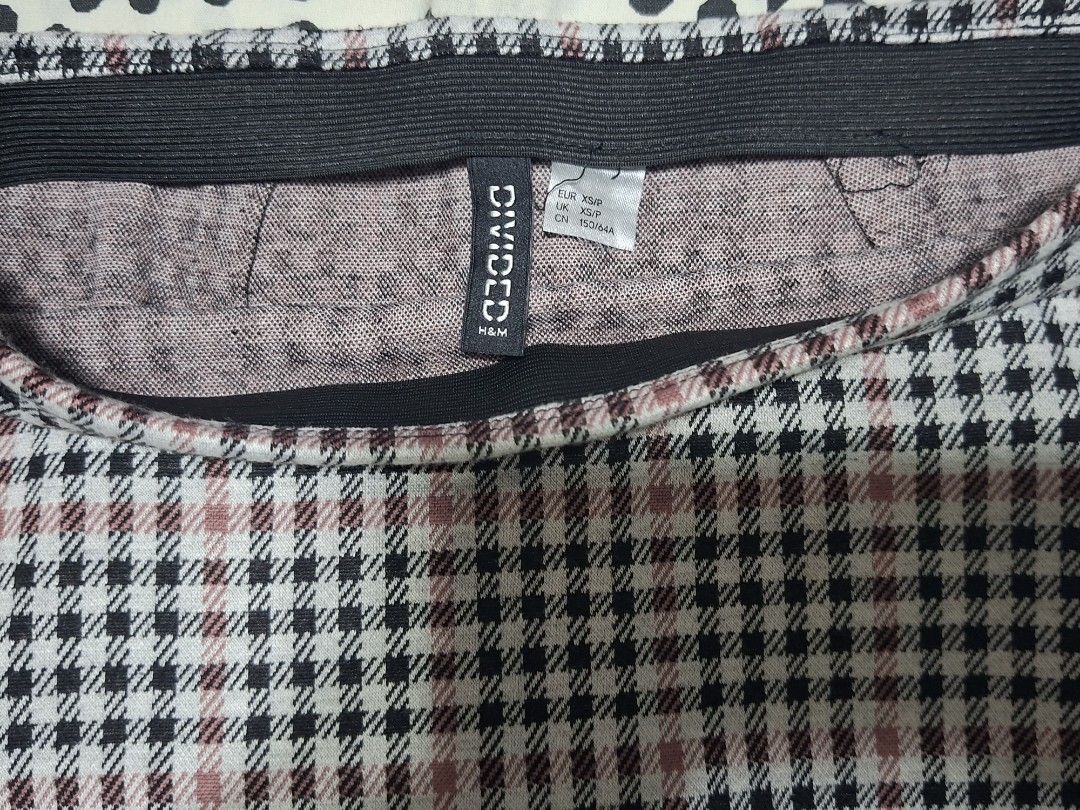 Mini skirt (Category: Skirts) located in Cainta. Submitted by xxo.prelovedclothess (Listing ID 1469827407, Image 1). Description: ●Selling it I dont wear it + decluttering.