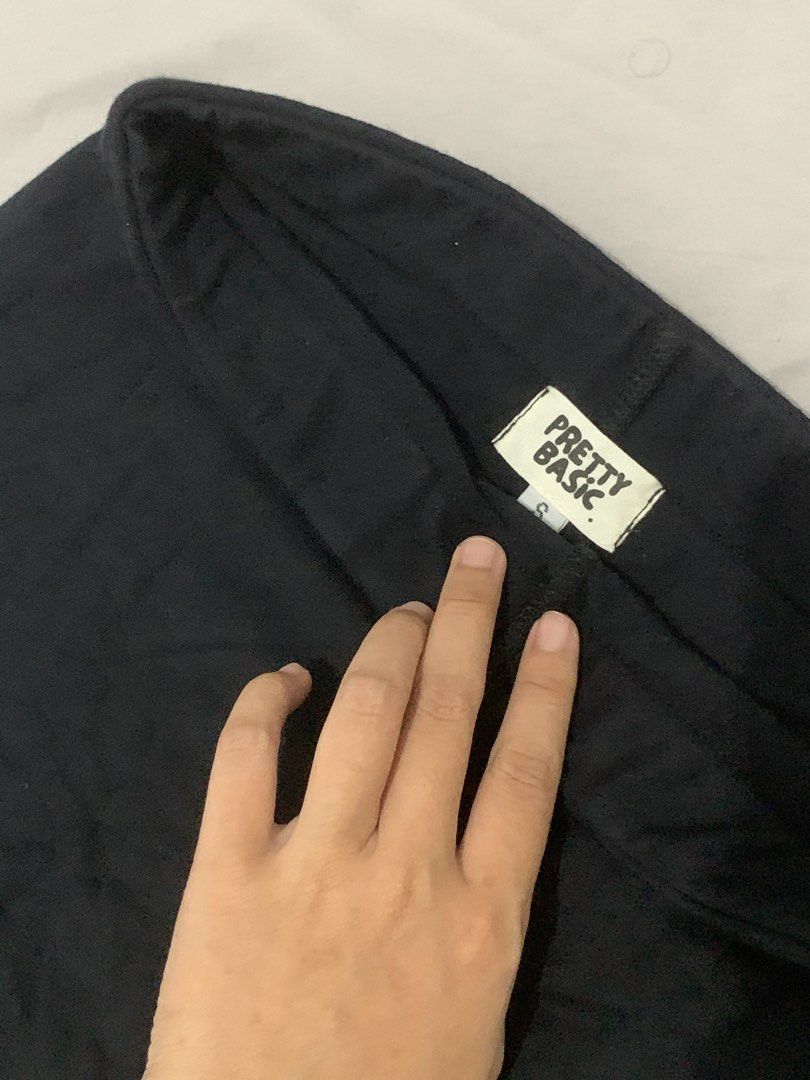 mini skort pretty basic (Kategori: Bawahan) berada di Semarang. Dikirim oleh zyzystuff (ID iklan 1469901264, Gambar 2). Deskripsi: barangnya baru banget dan baru dicoba doang, gaperna dipake. nego.
