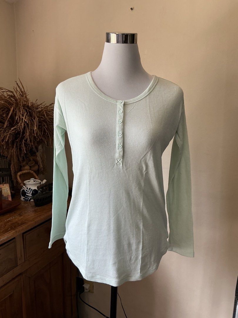 Mint Green Long-sleeve Ribbed Top (Category: Coats, Jackets and Outerwear) located in Quezon City. Submitted by shopabilitymnl (Listing ID 1469864596, Image 1). Description: - Size small - No issues - No tag Mannequins’s Size: - Bust: 36-37 inches .