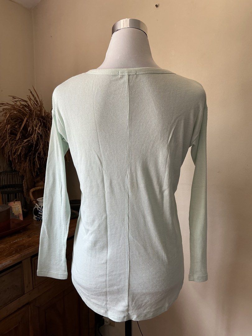 Mint Green Long-sleeve Ribbed Top (Category: Coats, Jackets and Outerwear) located in Quezon City. Submitted by shopabilitymnl (Listing ID 1469864596, Image 2). Description: - Size small - No issues - No tag Mannequins’s Size: - Bust: 36-37 inches .