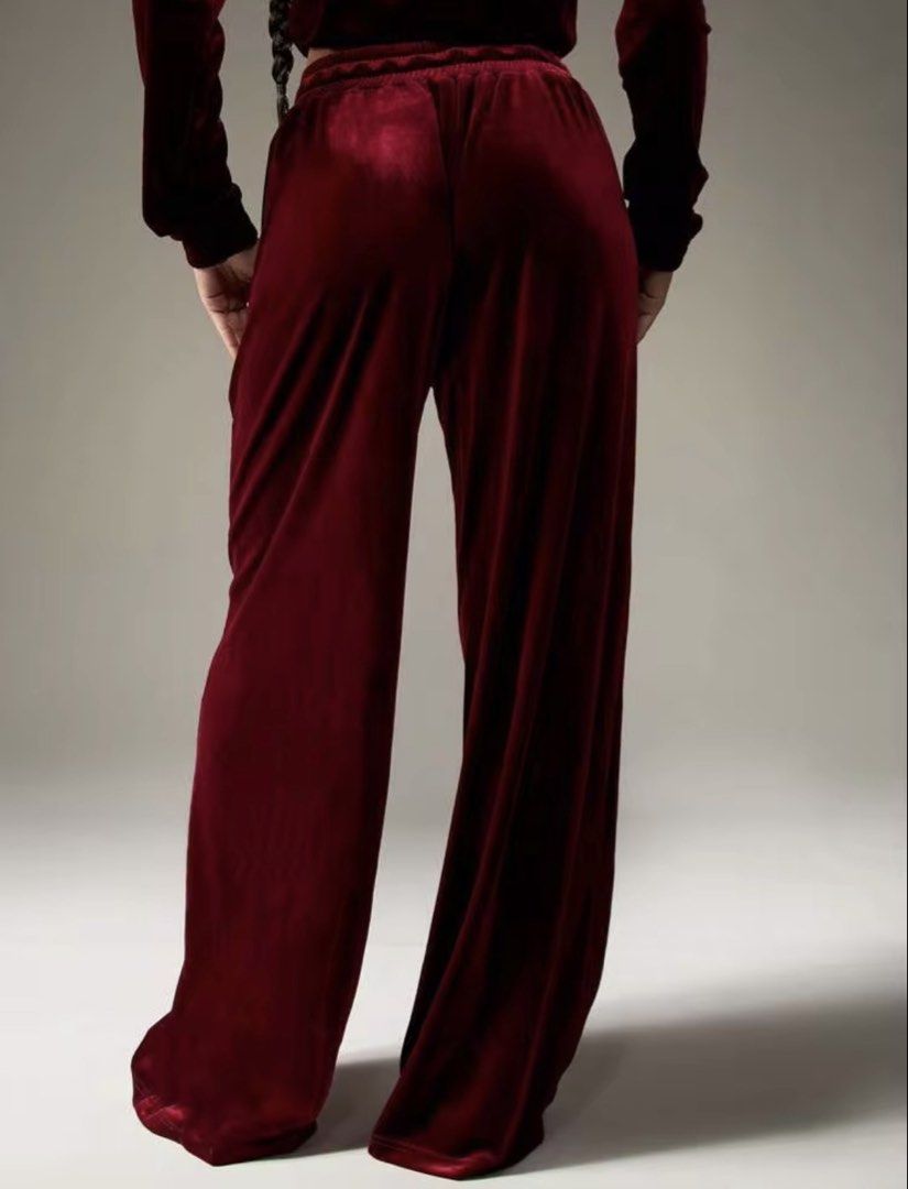 Missguided Velvet Wideleg Pants (Category: Other Bottoms) located in Manila. Submitted by juliaxgamboa (Listing ID 1469844399, Image 3). Description: .