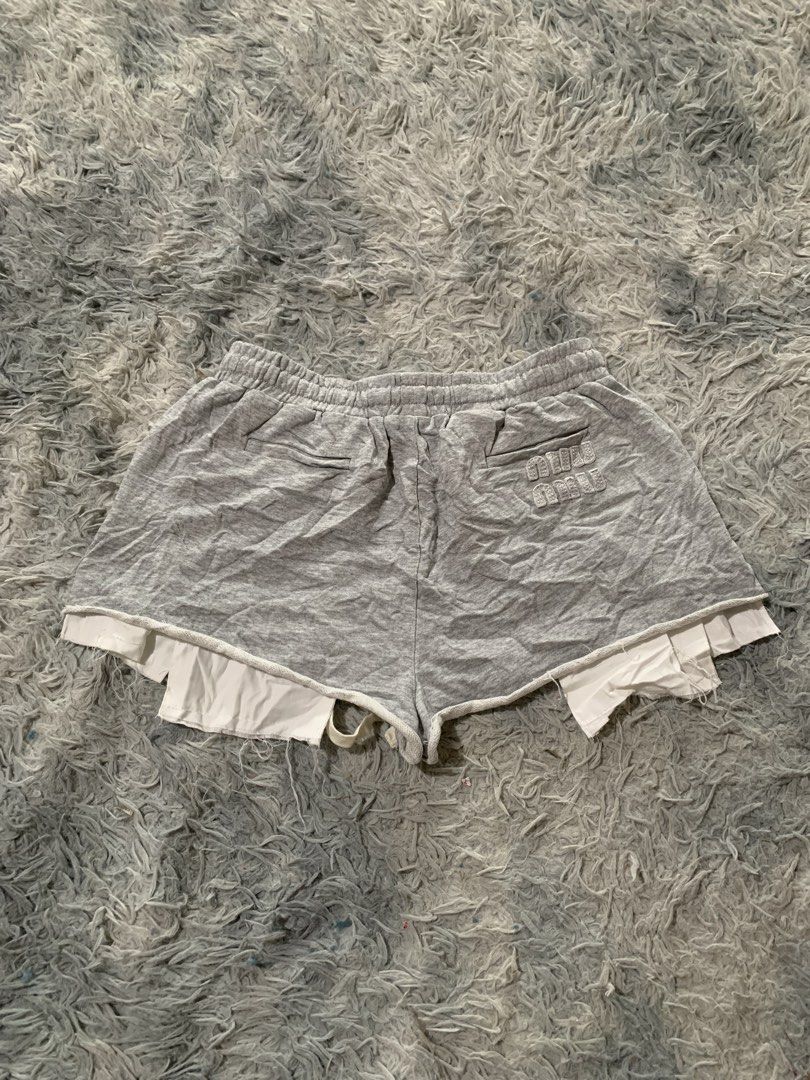 MIU MIU (Category: Shorts) located in Antequera. Submitted by litsthrift (Listing ID 1469946037, Image 2). Description: Miu miu cotton sexy short.