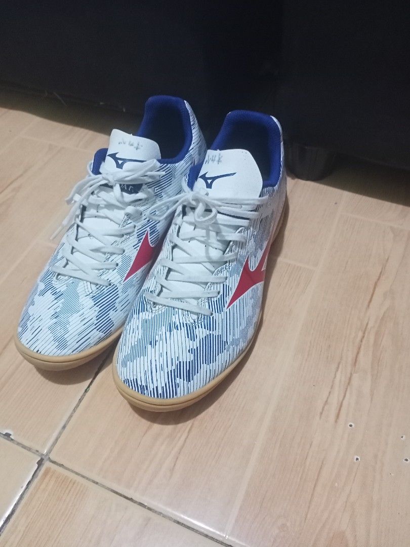 MIZUNO MONARCIDA NEO (Category: Other Sports Equipment and Supplies) located in Quezon City. Submitted by everythinghasaprice (Listing ID 1469939036, Image 1). Description: MIZUNO MONARCIDA NEO FUTSAL SHOES GOOD AS NEW SIZE 8US / 40.5.