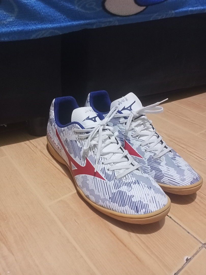 MIZUNO MONARCIDA NEO (Category: Other Sports Equipment and Supplies) located in Quezon City. Submitted by everythinghasaprice (Listing ID 1469939036, Image 3). Description: MIZUNO MONARCIDA NEO FUTSAL SHOES GOOD AS NEW SIZE 8US / 40.5.