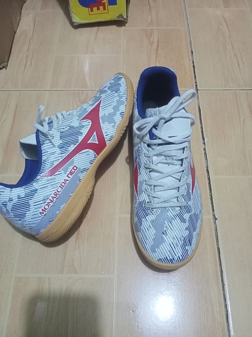 MIZUNO MONARCIDA NEO (Category: Other Sports Equipment and Supplies) located in Quezon City. Submitted by everythinghasaprice (Listing ID 1469939036, Image 2). Description: MIZUNO MONARCIDA NEO FUTSAL SHOES GOOD AS NEW SIZE 8US / 40.5.