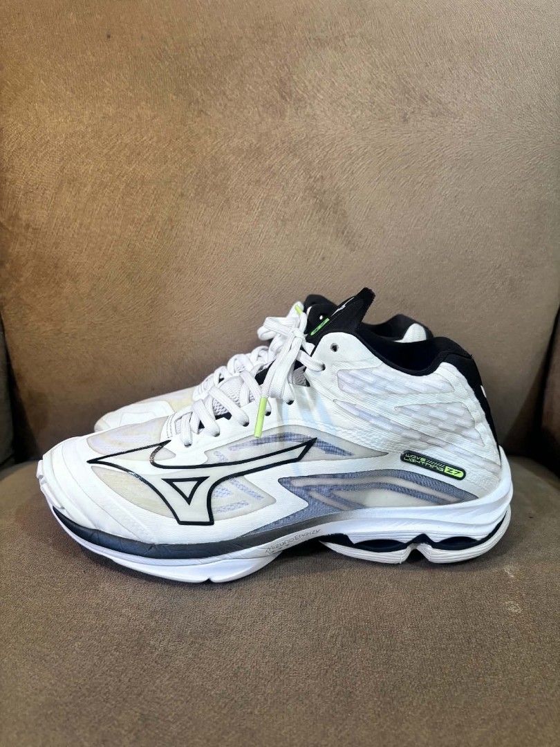 Mizuno Wave lighting z7 (Category: Sneakers) located in Mapandan. Submitted by jcsukay (Listing ID 1469774702, Image 1). Description: Mizuno Wave Lighting Z7 (Authentic) Us 7. 5 m Us 9 W Eur 40.5 Cm 25.5 No issue. Disclaimer :color may vary due to the lighting.